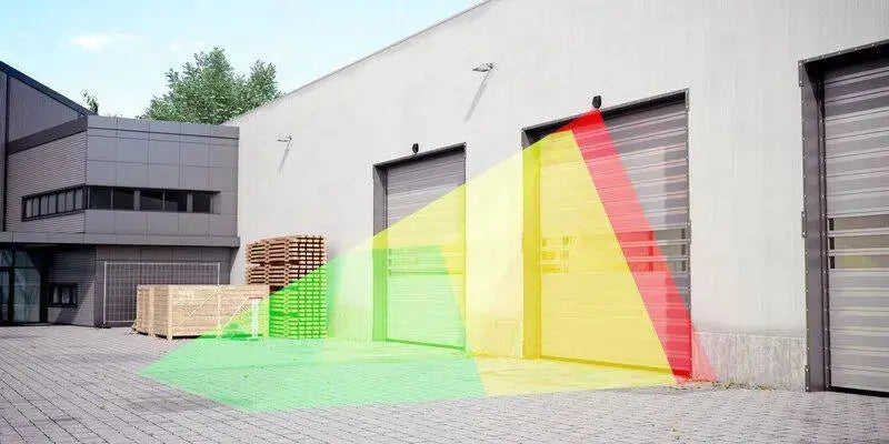 Laserscanner am Industrietor zur präzisen Öffnung, Vorraumüberwachung und Sicherheitsabsicherung vor einem Hallentor