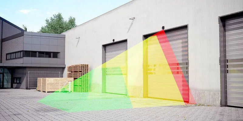Laserscanner am Industrietor zur präzisen Öffnung, Vorraumüberwachung und Sicherheitsabsicherung vor einem Hallentor