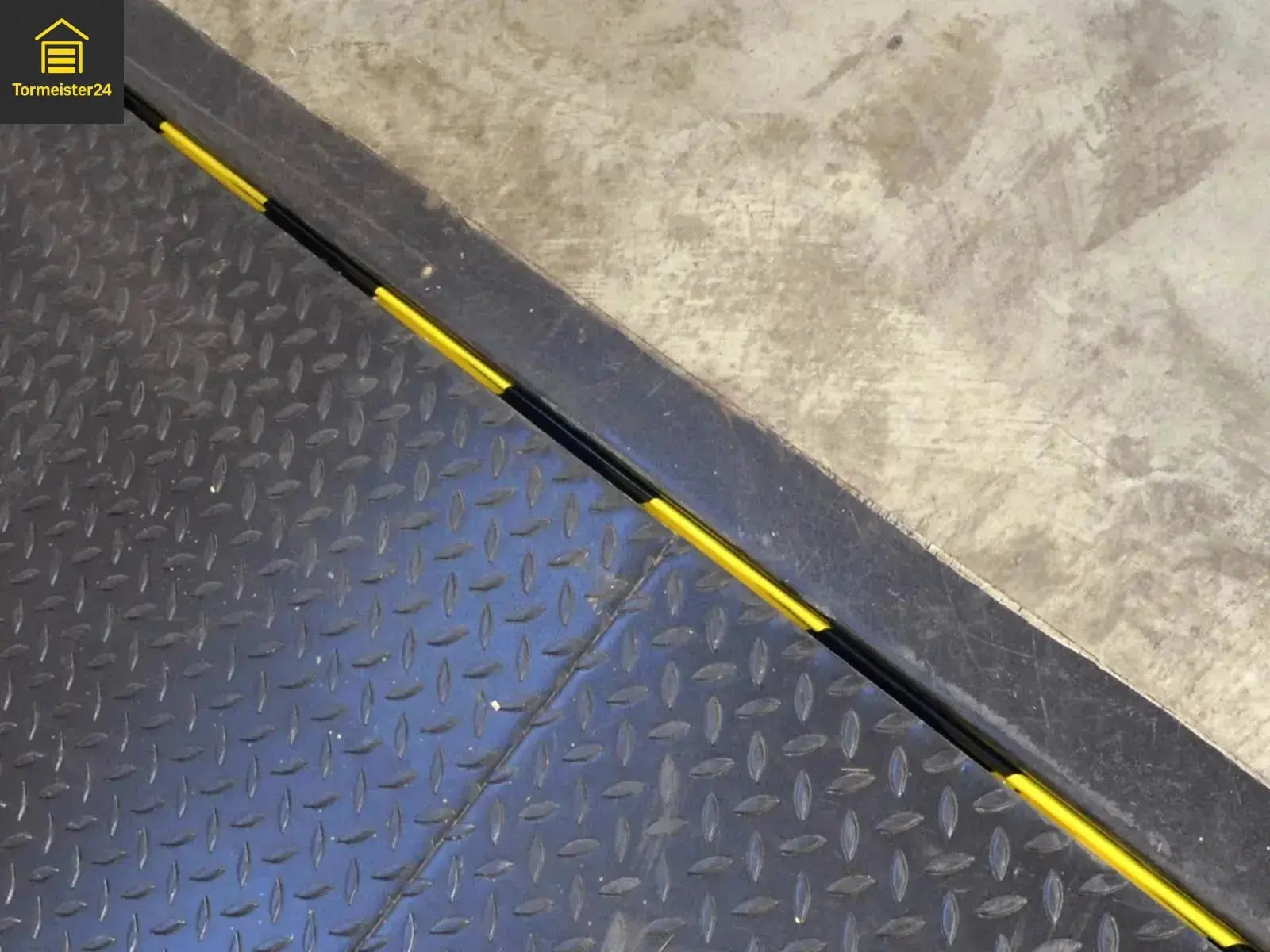 Spaltabdichtung für Verladerampen mit DockMag, SAMLH 40, SAMLH 60, MagAdapter Band und EPDM Dichtungs-Set als Auswahlhilfe gegen Zugluft und Schmutz an Überladebrücken