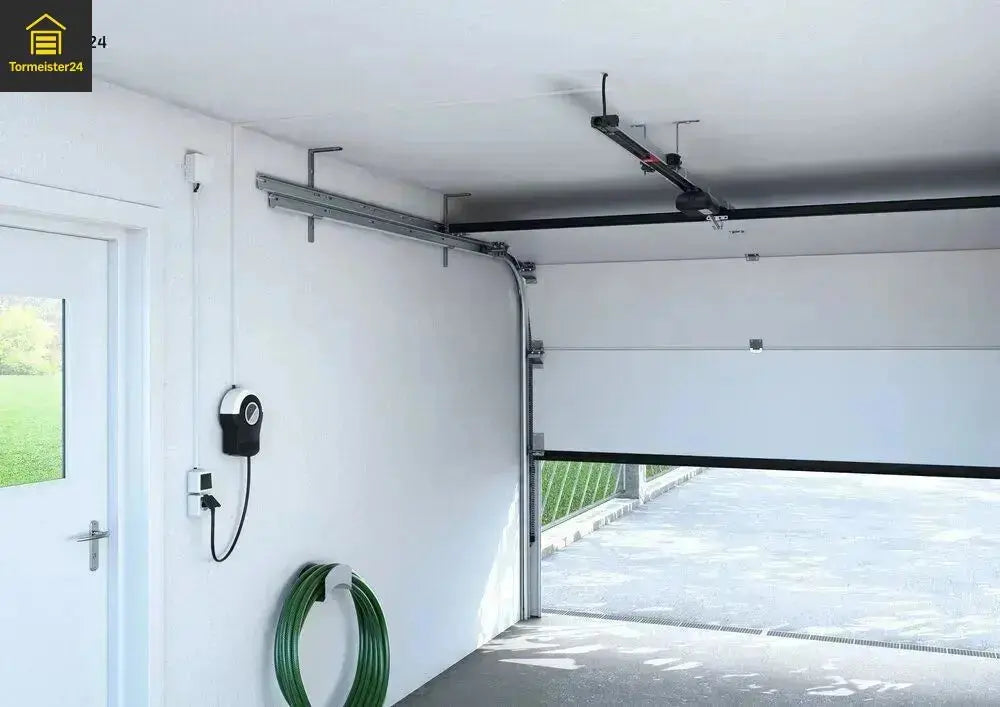 Montage eines isolierten Garagentors durch Fachbetrieb in Deutschland