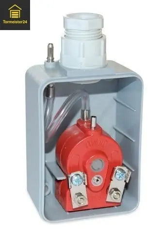 DW-Schalter komplett mit grauem Gehäuse für Torabsicherung

Druckwellenschalter mit Gehäuse für automatische Tore

Auswerteeinheit für Druckwellensystem mit Schutzgehäuse

DW-Schalter grau für Sektional- und Industrietore