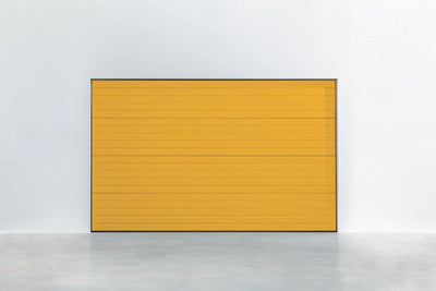 garagedeur Stucco Colore RAL 1021 Rapsgelb – leuchtend gelbe oppervlak met Stucco-Struktur